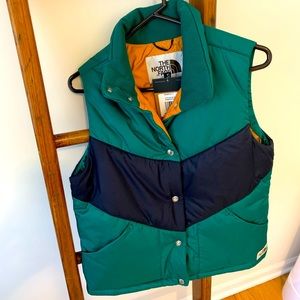 Small north face vest